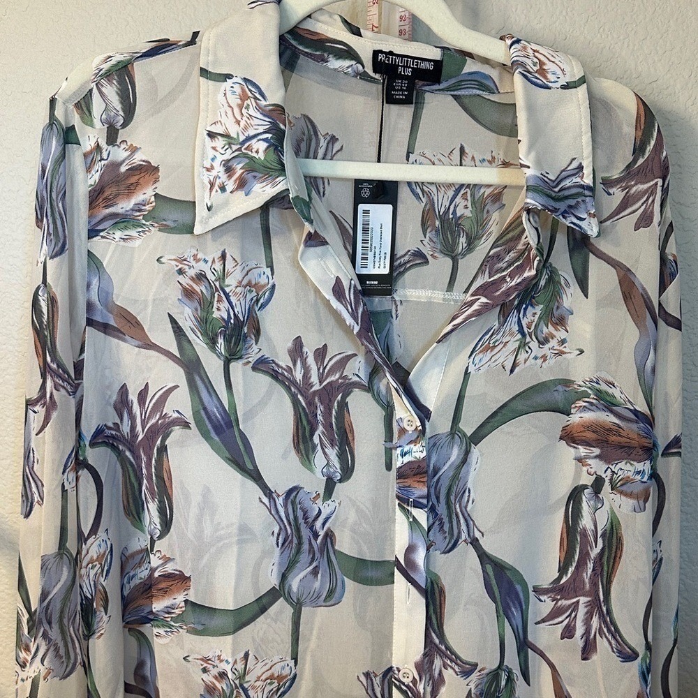 PrettyLittleThing Plus Cream Purple Floral Tulip Button Down Blouse US 16 NWT - Picture 5 of 8